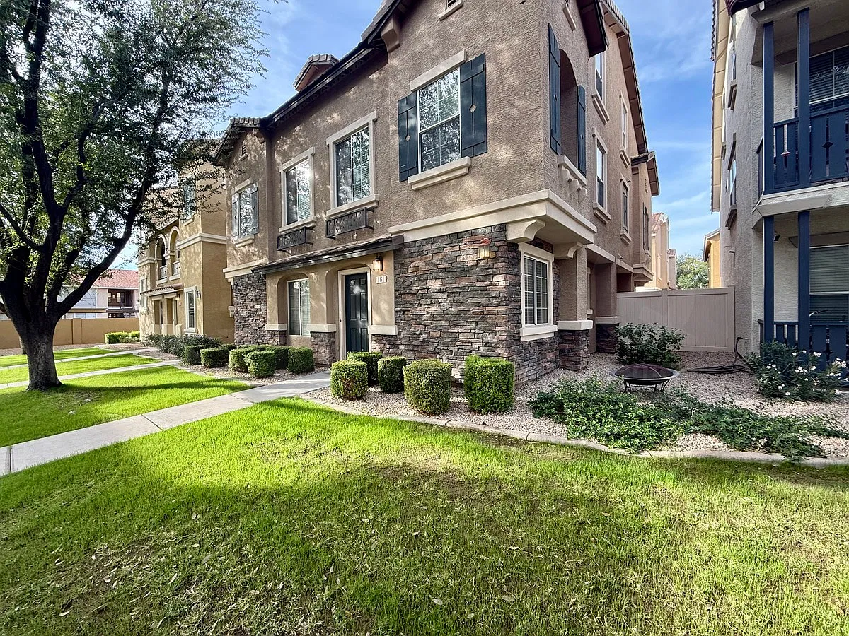 2 bed, 2.0 bath, 970 sqft, $2,100 — Photo 2