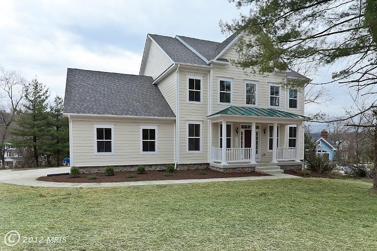 2nd image of 10 Raspberry Hill Ct