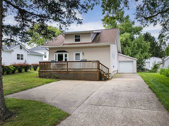 4th image of 3373 Lake Dr