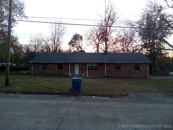 2nd image of 900 E Seminole Ave