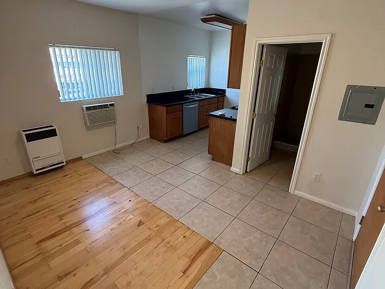 Chelsea Apartments — Photo 14