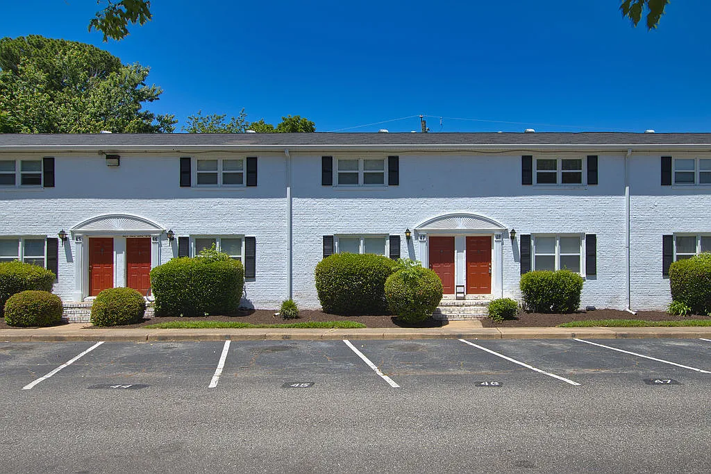 Colony Apartments — Photo 4