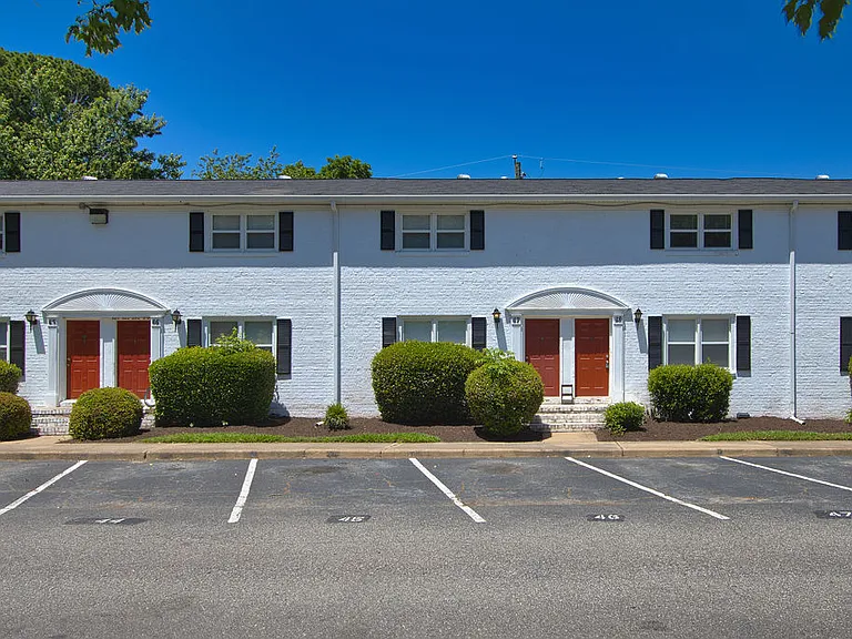 Colony Apartments — Photo 4