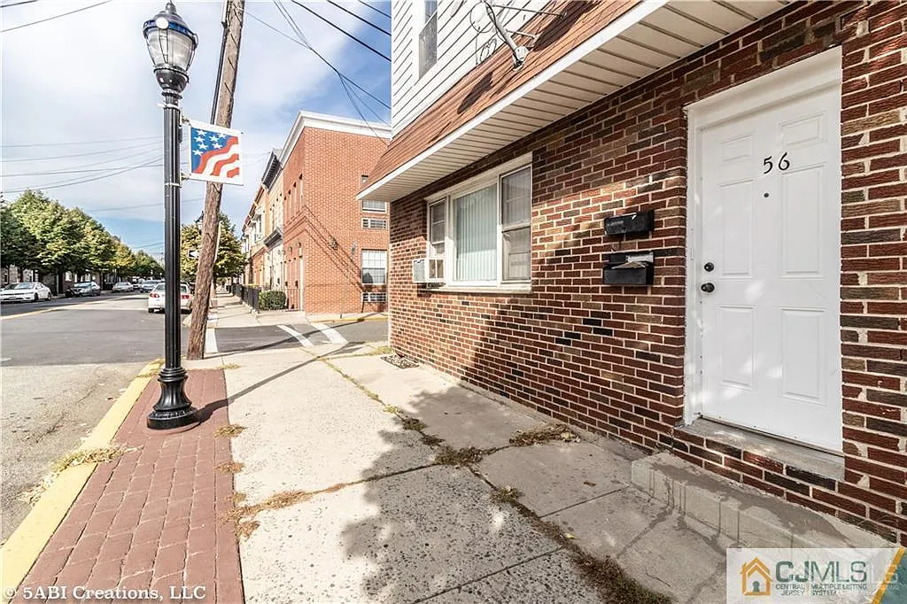 3 bed, 1.0 bath, $2,400 — Photo 2