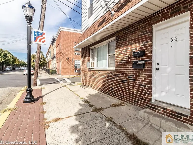 556 Roosevelt Ave #2 — Photo 2