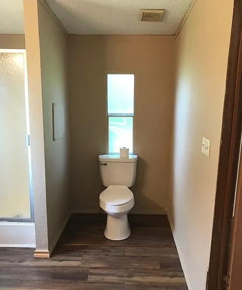 603 W Walnut St — Photo 14