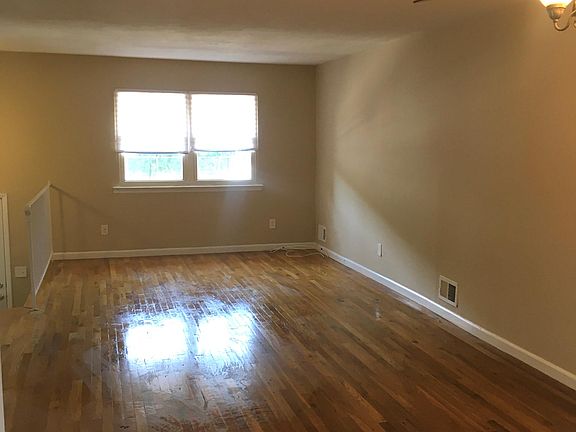 3rd image of 27 Russek Dr