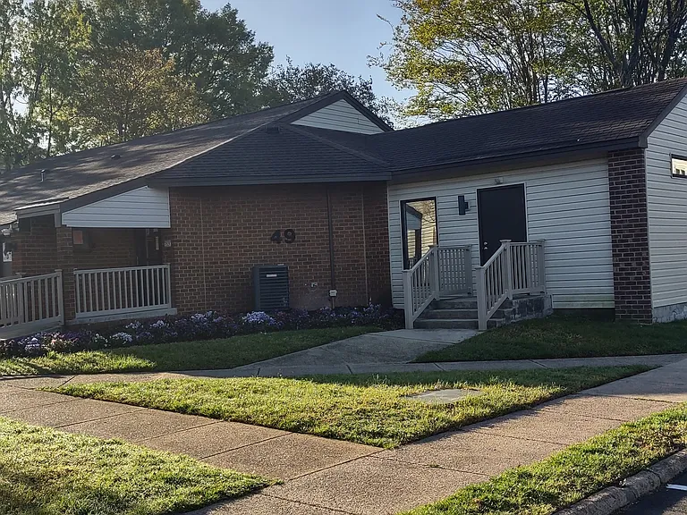 102 Wells Ct — Photo 3