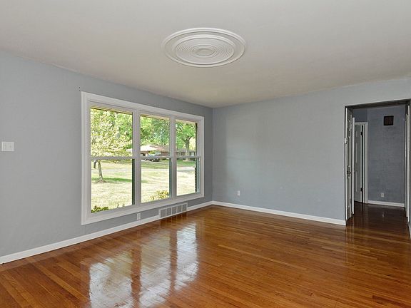 3rd image of 1025 Poplar Dr