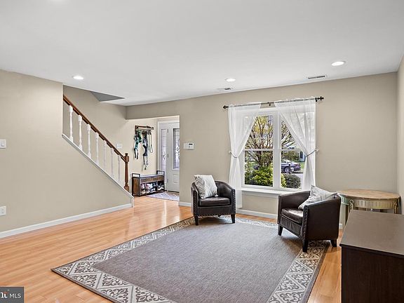 4th image of 163 Calderwood Ln