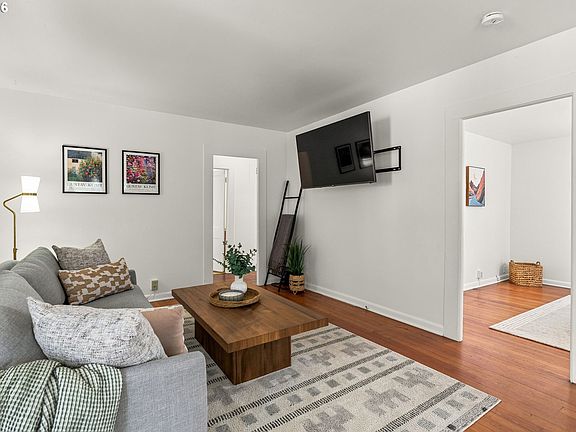 4th image of 257 W 15th Ave