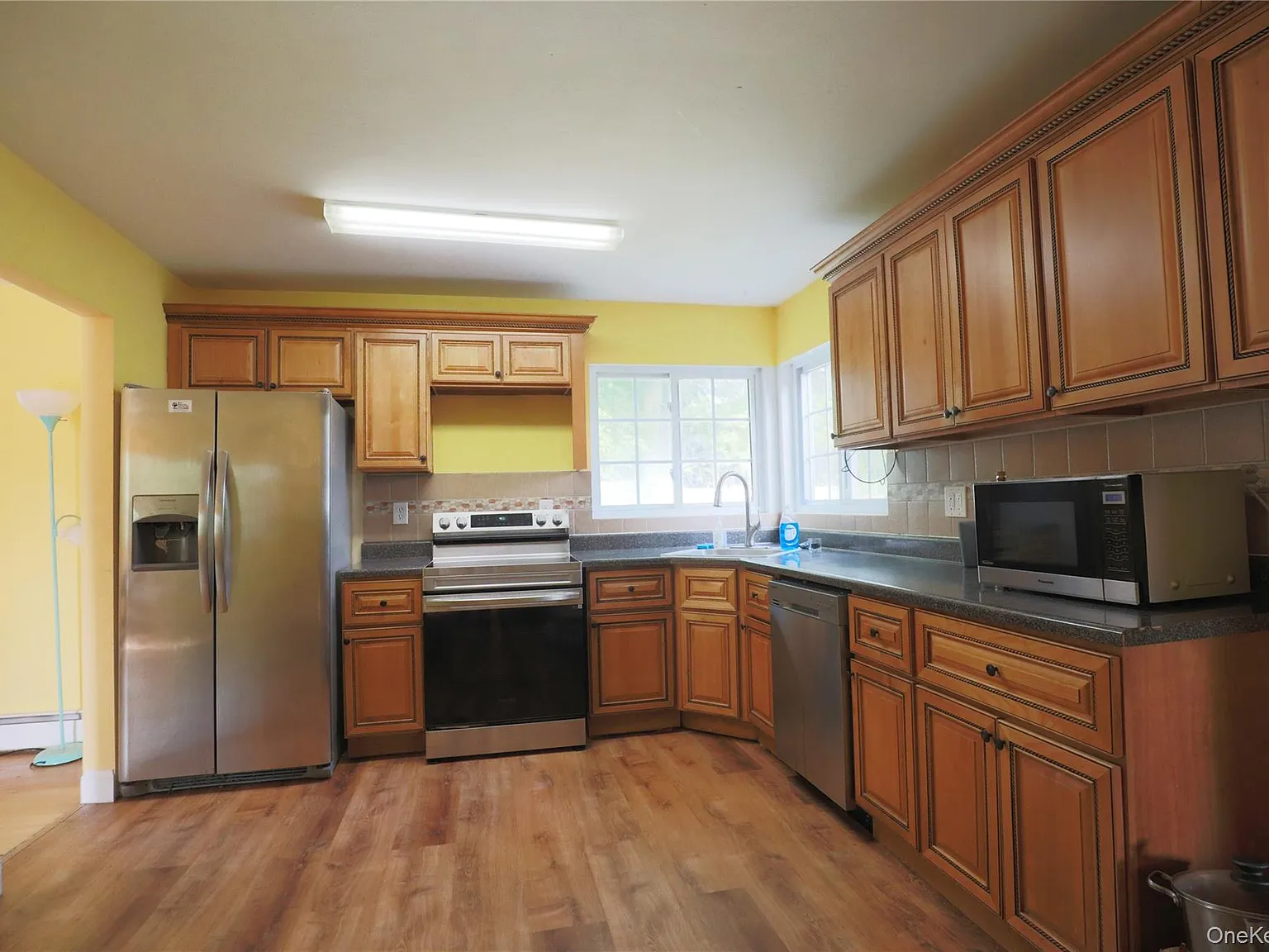 5 bed, 2.0 bath, 2050 sqft, $4,200 — Photo 4