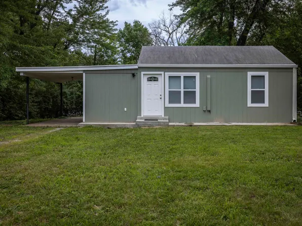 2449 SE 21st St, Topeka, KS 66607