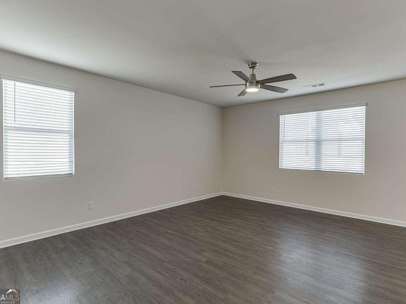 5th image of 135 Russell Rd