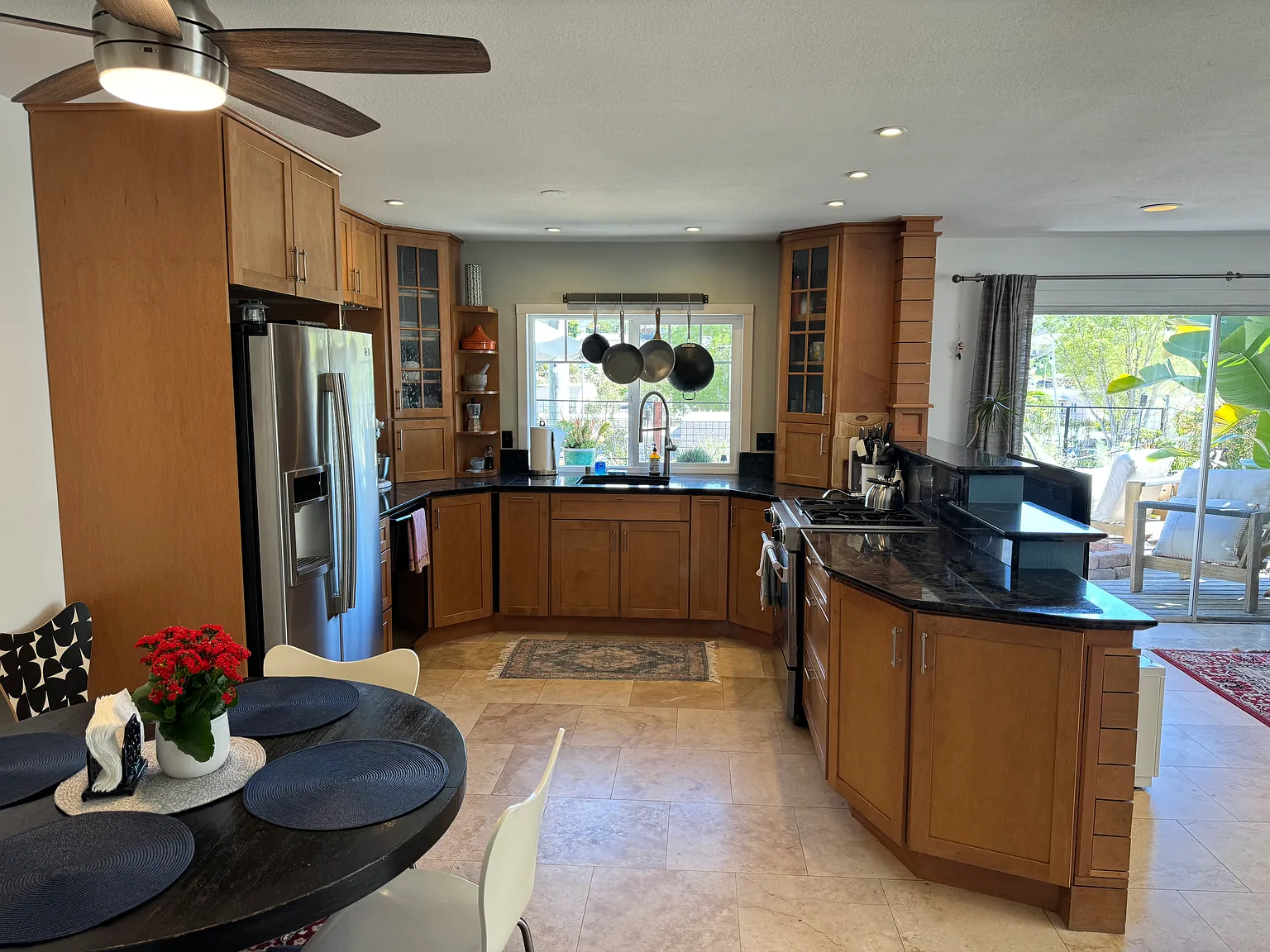 2 bed, 955 sqft, $4,600 — Photo 3