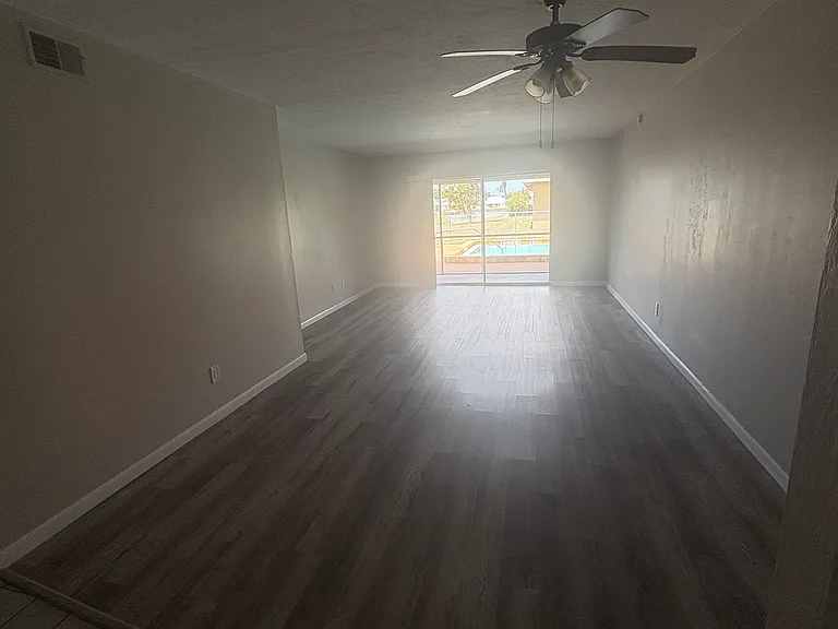 706 SE 13th Ct #D — Photo 3