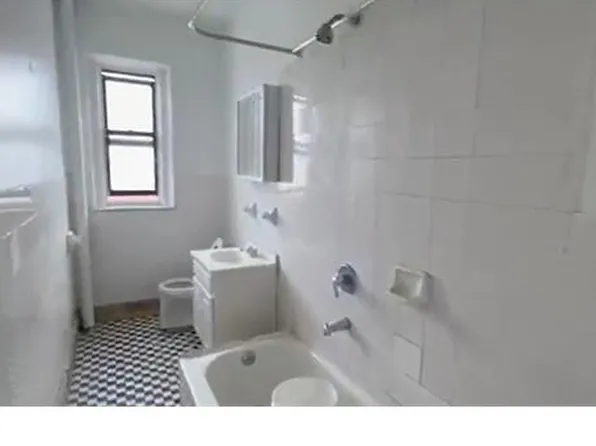 319 E 197th St APT 4D, Bronx, NY 10458