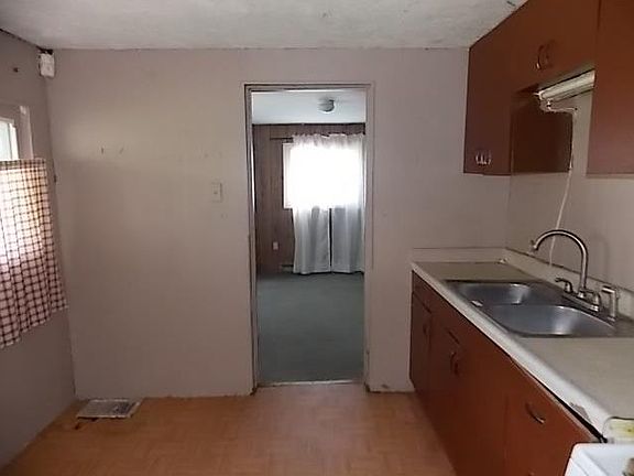 3rd image of 5449 Willow St