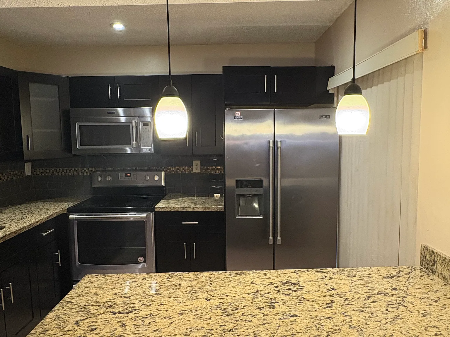 2 bed, 985 sqft, $2,200 — Photo 2