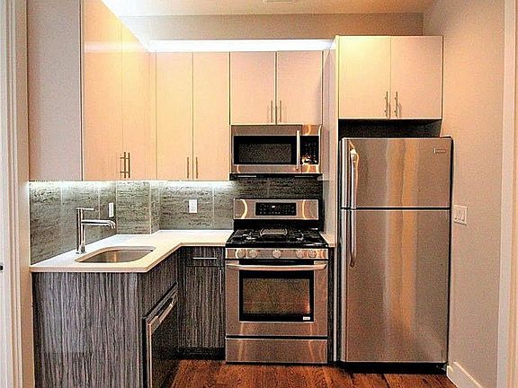 3rd image of 220 Himrod St APT 3R