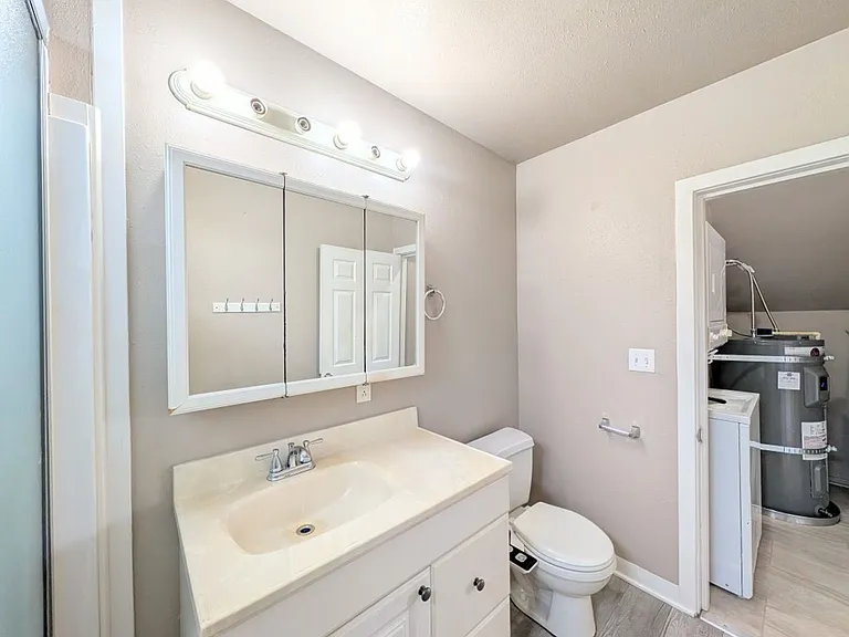 1020 Wall St — Photo 5