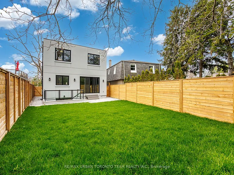 4 Drake Cres — Photo 47