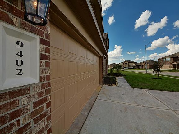 5th image of 9402 Barton Crossing Ln