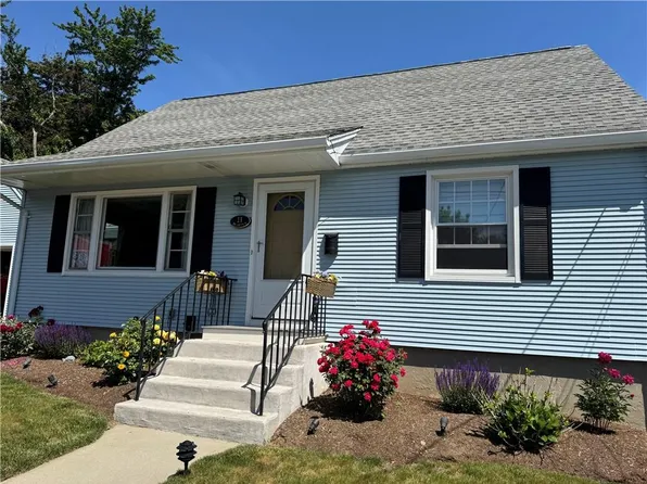 11 Bellevue Dr, Cranston, RI 02920