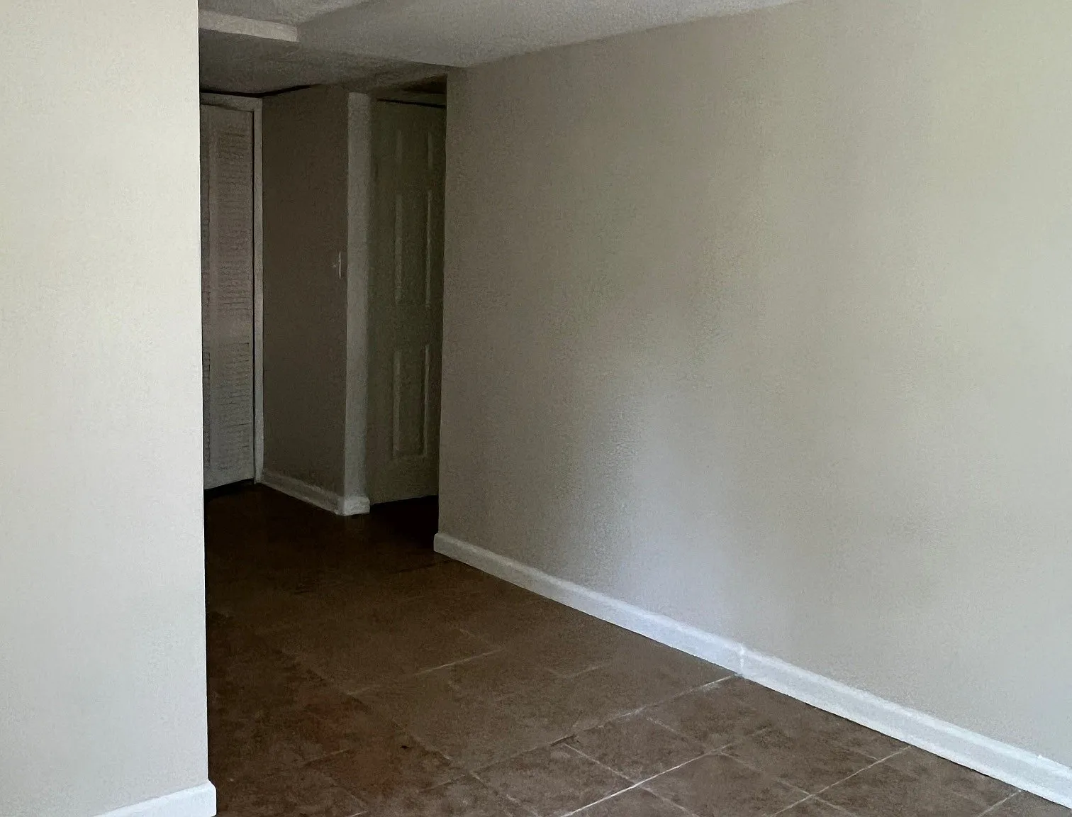1 bed, 2200 sqft, $1,500 — Photo 3