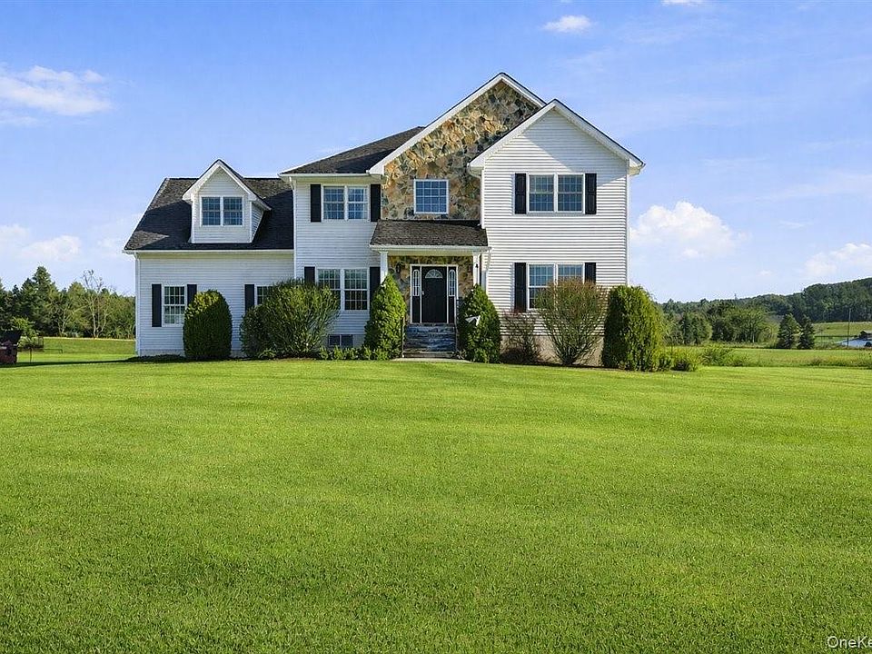 1st image of 4 Picnic Woods Road