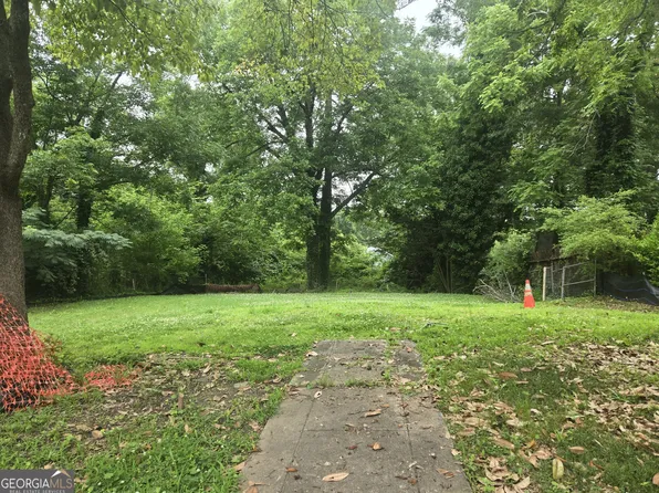 895 Center Hill Ave NW, Atlanta, GA 30318