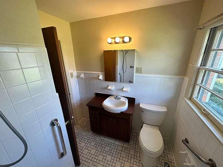 204 Zandale Dr — Photo 16