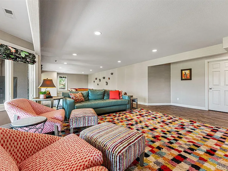 1127 Jesse Ct — Photo 37
