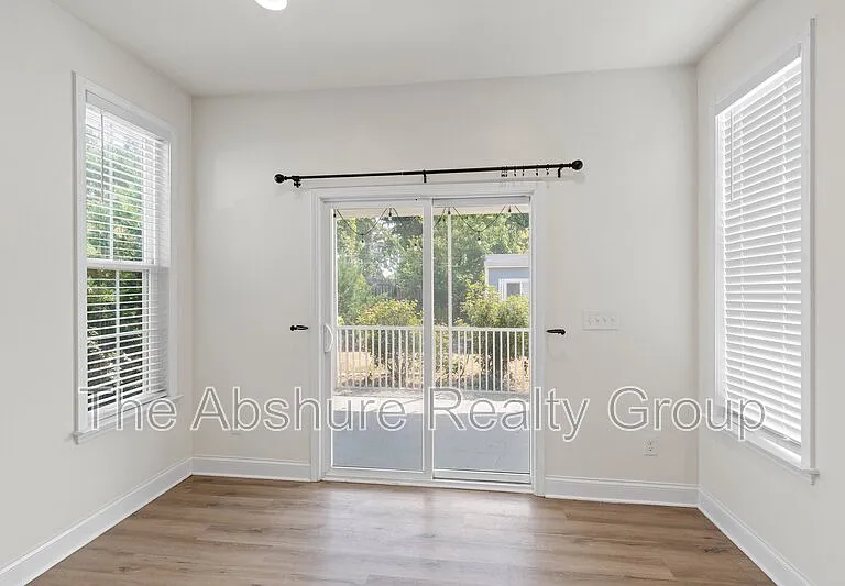 404 Avery Glenn Way — Photo 20
