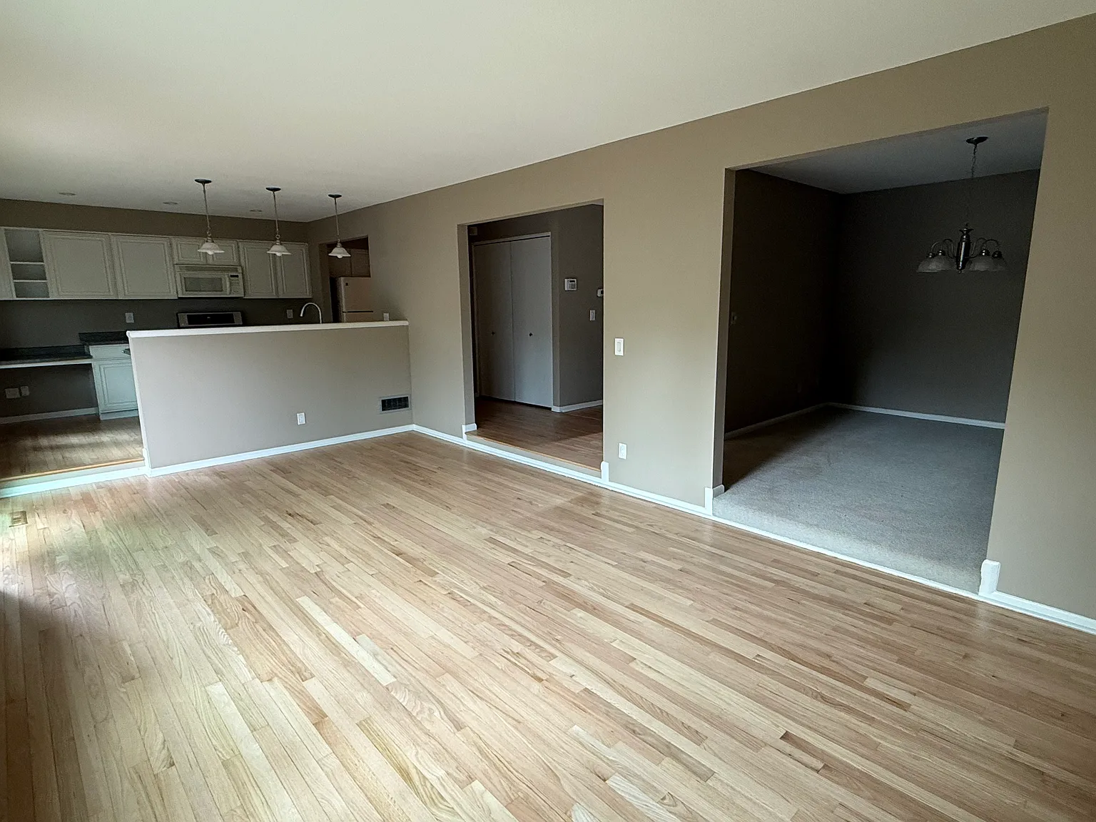 3 bed, 2.5 bath, 1742 sqft, $2,600 — Photo 3