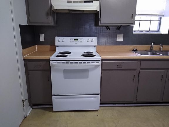2nd image of 712 NE Ball Dr APT D