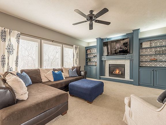 5th image of 6207 S 180th Avenue Cir