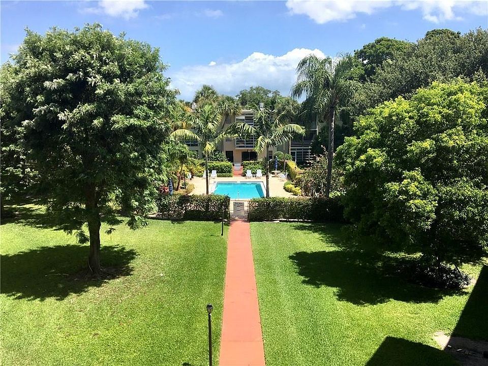 2nd image of 1100 Ponce De Leon Cir