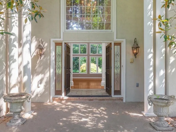 7570 Chapel Ridge Dr, Cordova, TN 38016