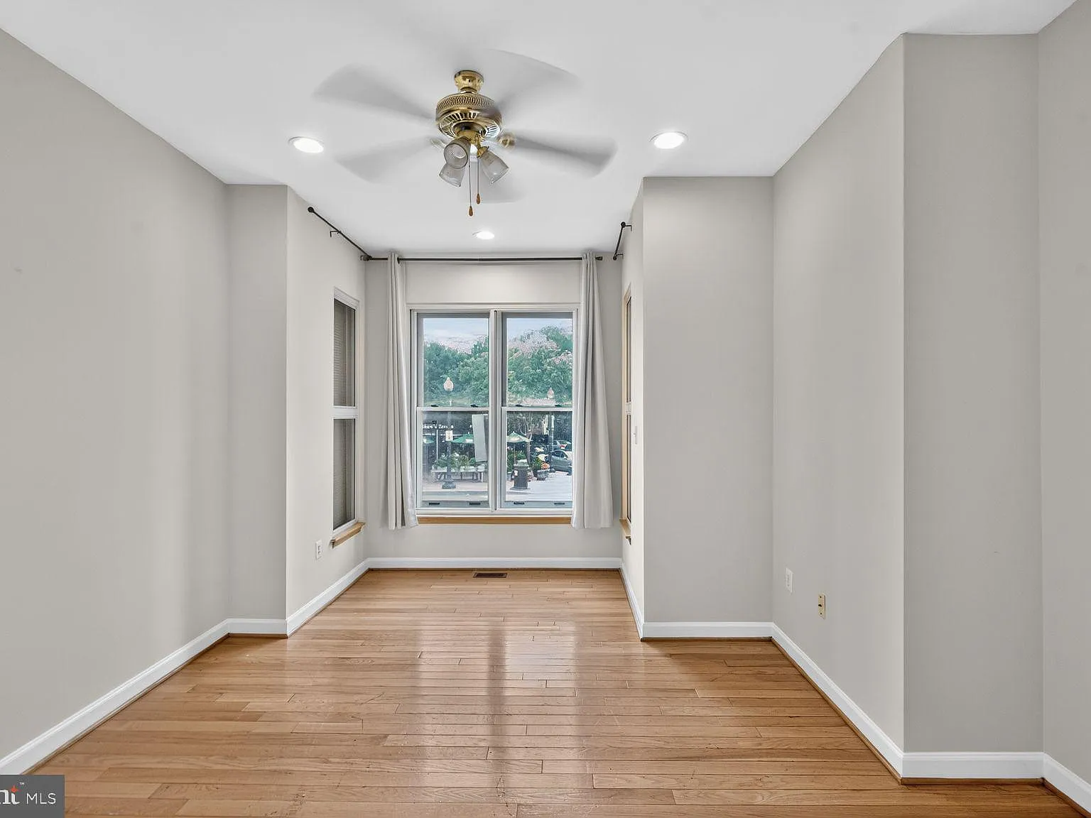 2 bed, 2.5 bath, 2480 sqft, $3,750 — Photo 2