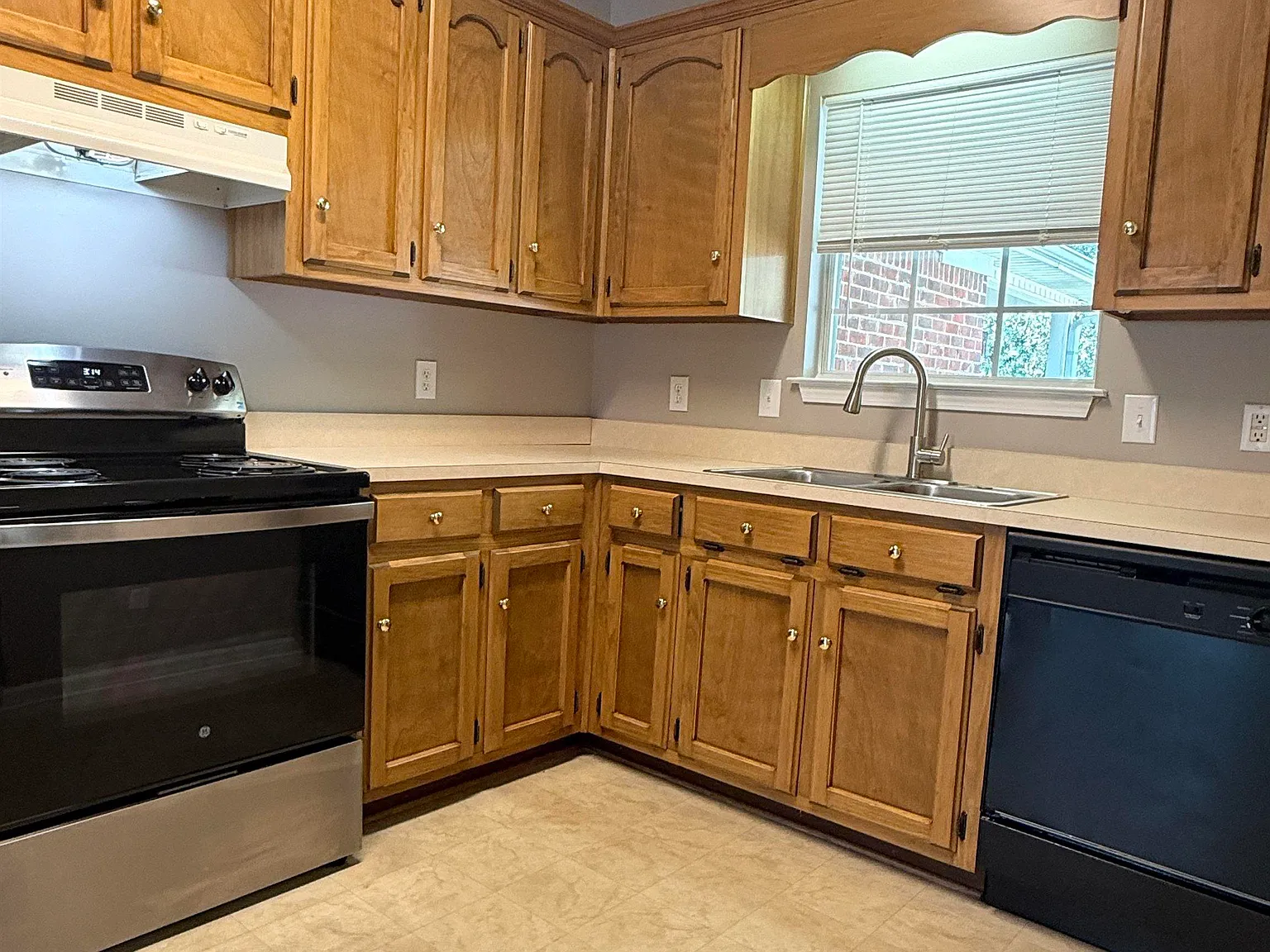 2 bed, 2.5 bath, 1412 sqft, $1,695 — Photo 3