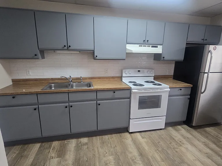 715 W Grove St #D — Photo 1
