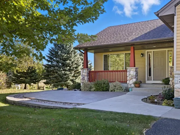 21331 Queen Ct NW, Elk River, MN 55330