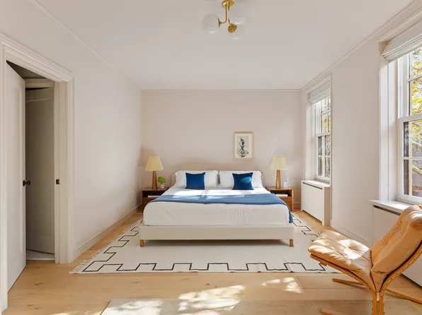 125 West 11th Street image 10 of 24