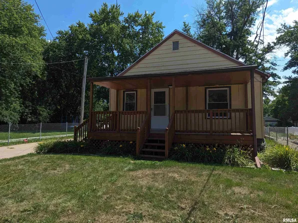 103 E Forest Ave, East Peoria, IL 61611