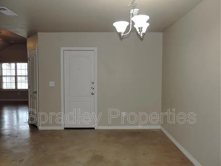 767B E Ridge Blvd — Photo 8