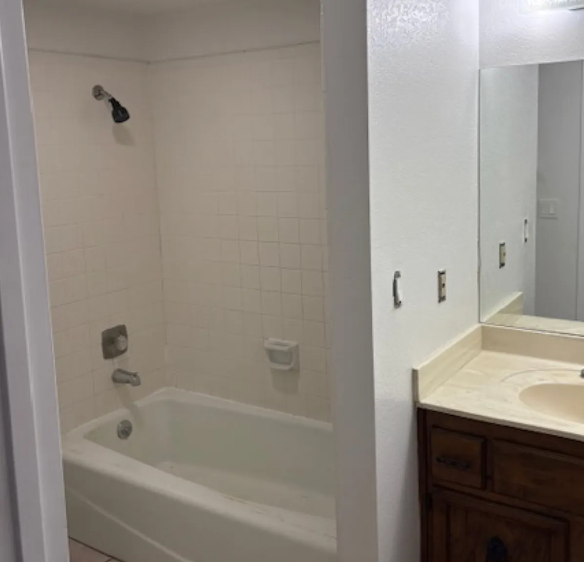 2 bed, 1000 sqft, $1,700 — Photo 1