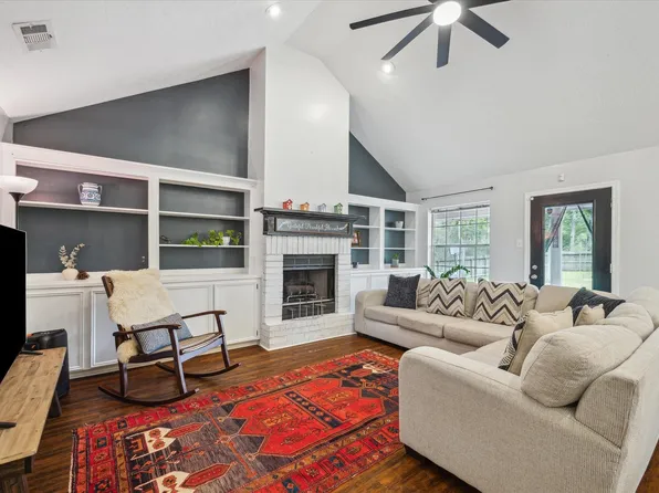 2420 Canter Ln, Conroe, TX 77384