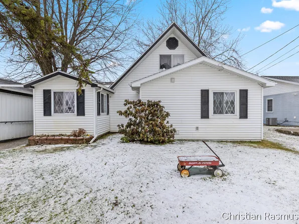 4701 W Channel Dr, Stanton, MI 48888