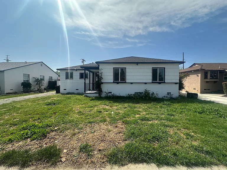 18916 Runnymede St — Photo 1